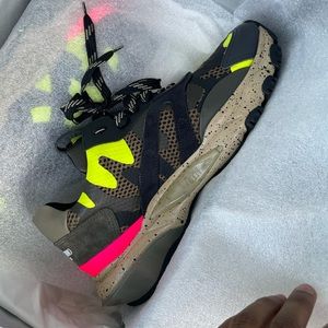 Valentino’s never worn size 8 us has box as well